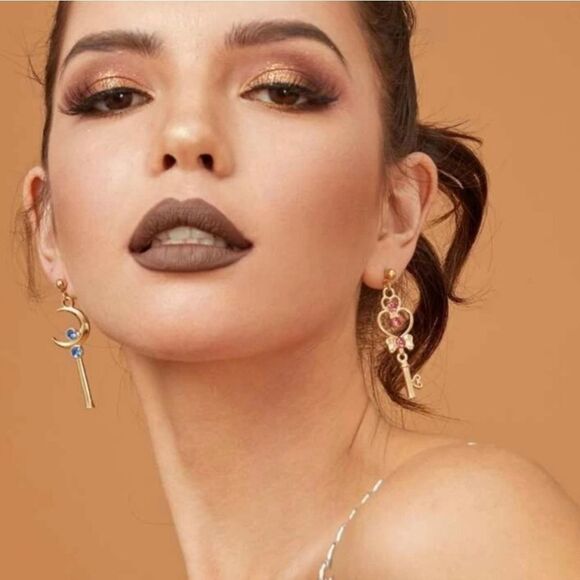 Sailor Moon Gold Key Charm Earrings - Picture 4 of 4